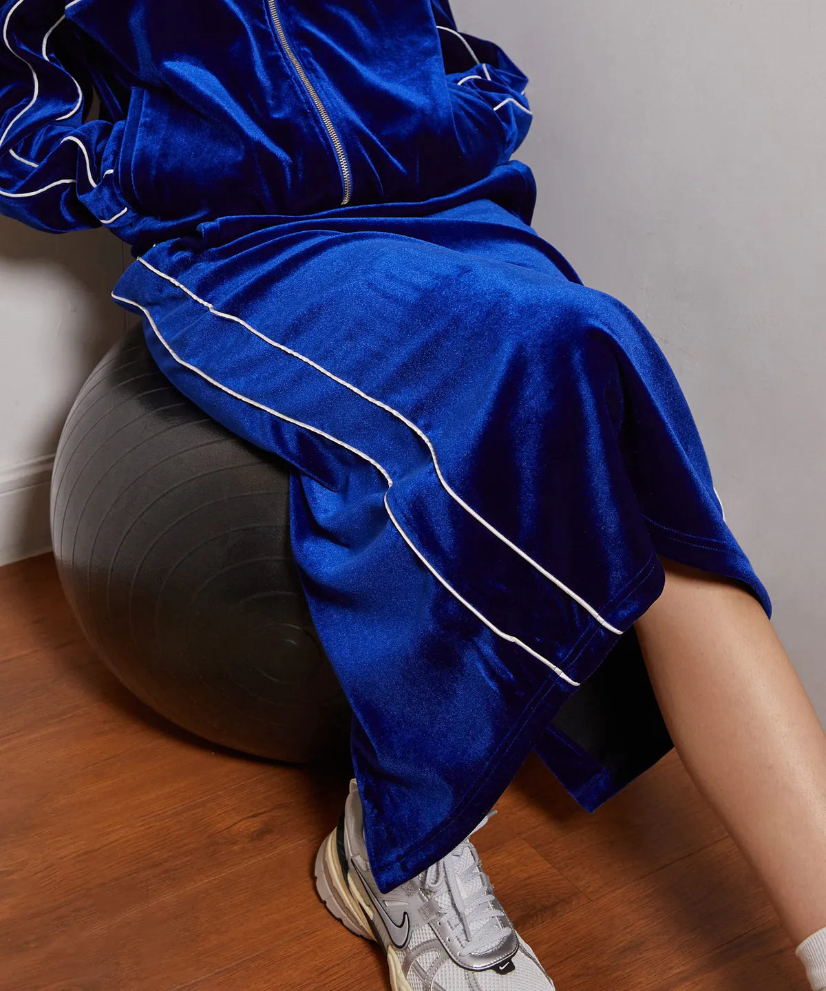 VELVET TRACK LONG SKIRT_NAVY