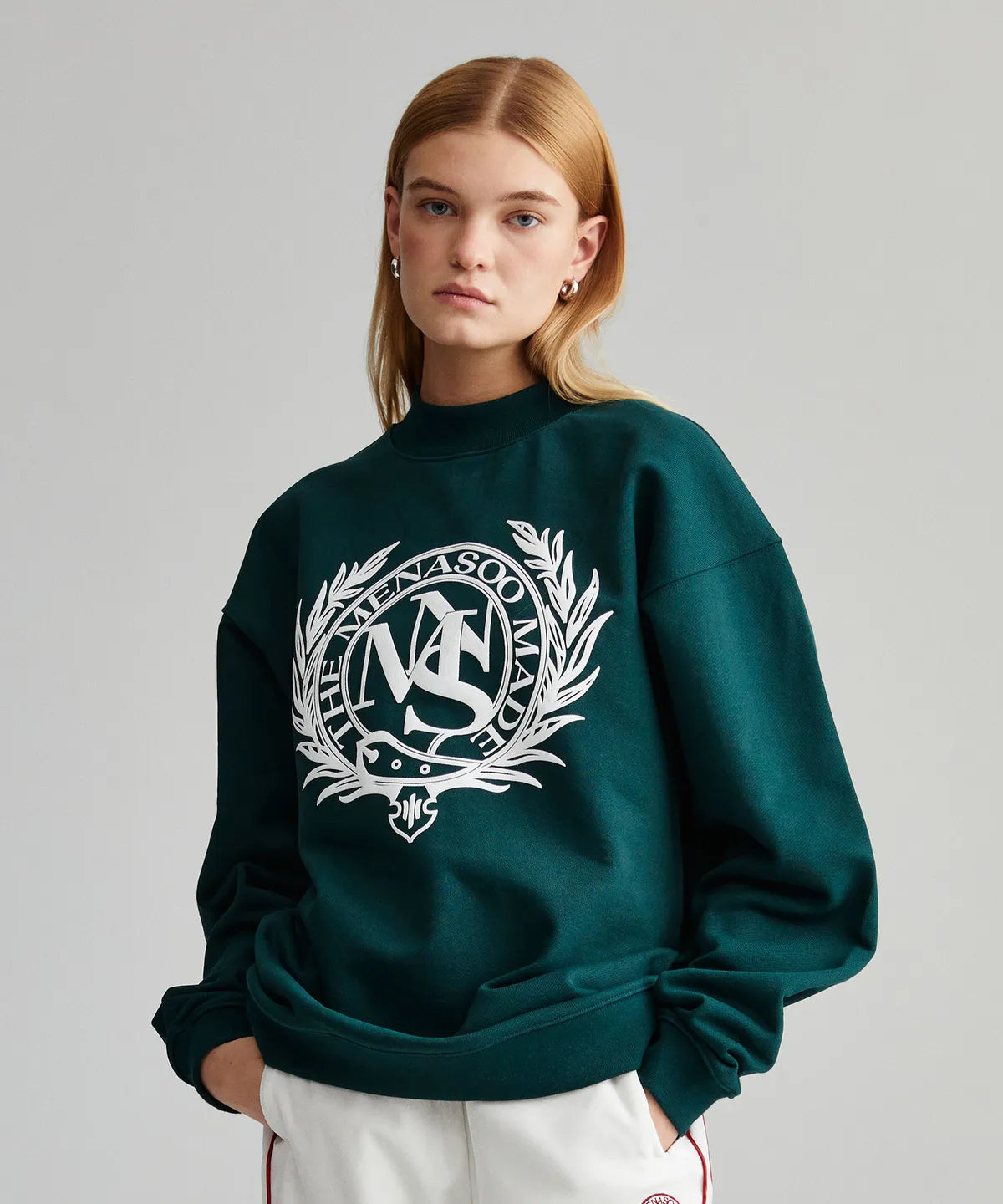 UNISEX HERITAGE EMBLEM MOCK-NECK SWEATSHIRT GREEN